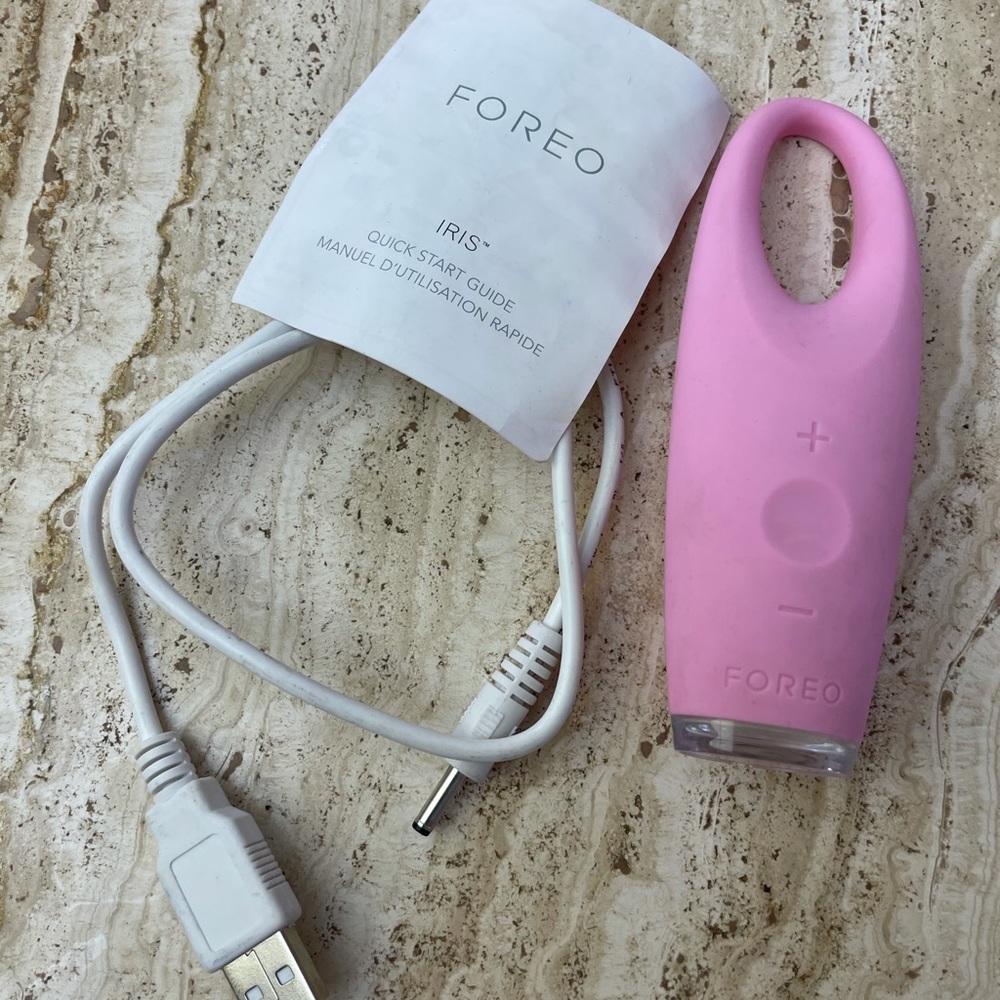 USED Foreo Women's IRIS Eye Massager in Light Pink